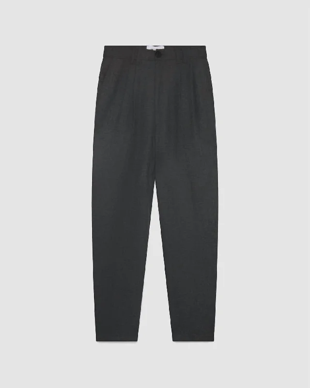 Men's Pleat Trousers In Dark Grey